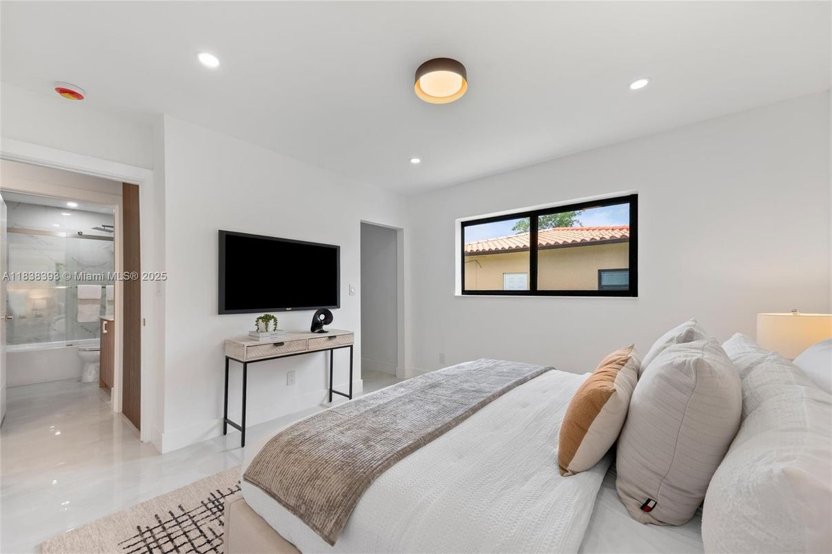 Bathroom, Bedroom, Interior, Recessed Lighting