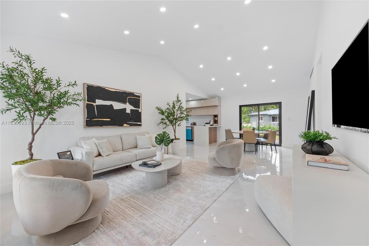 Dining room, Interior, Living room, Recessed Lighting