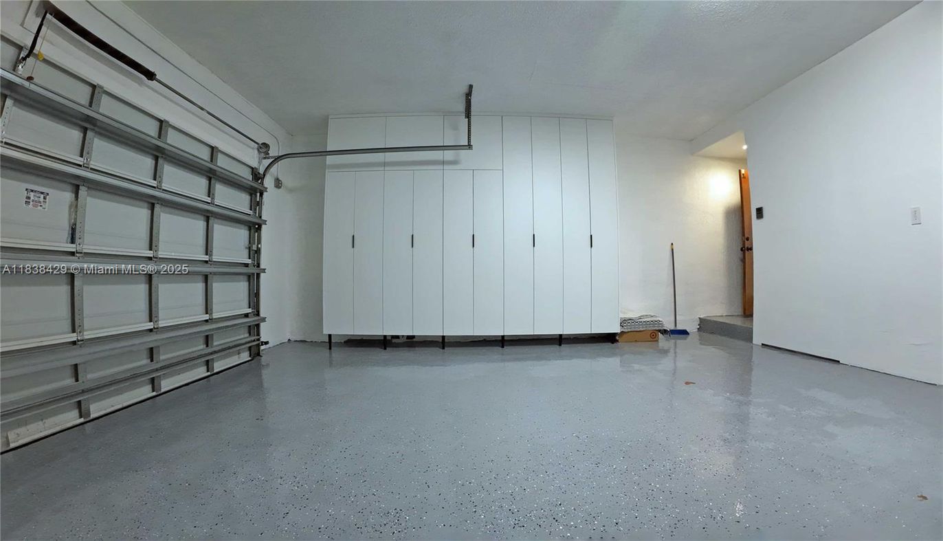 Garage, Interior