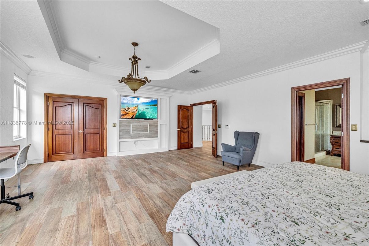 Bedroom, Interior, Pendant Lights, Recessed Lighting, Wood Texture Flooring