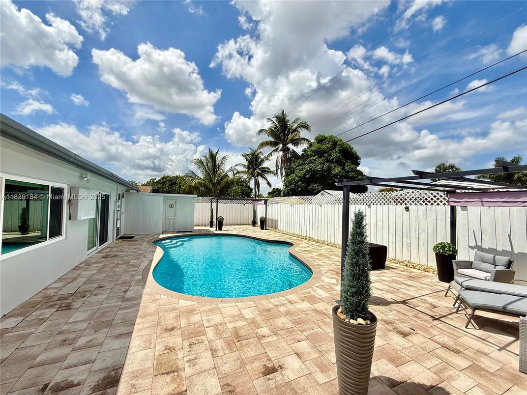 Exterior, Pool