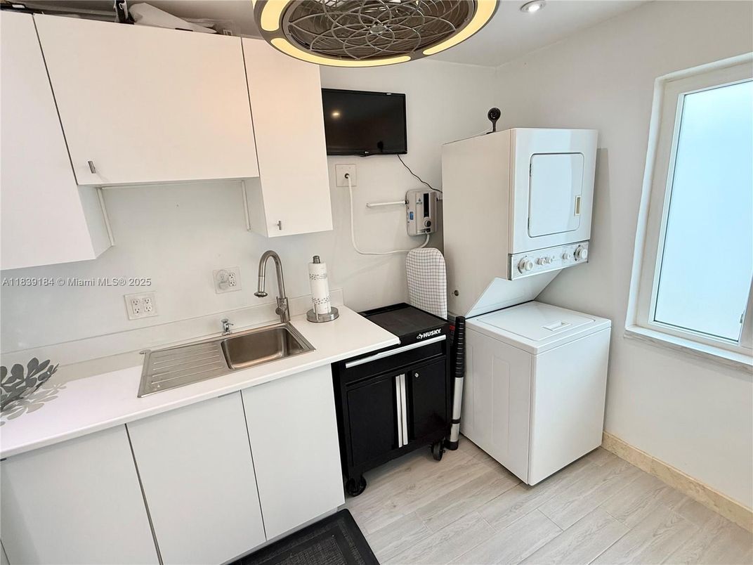 Interior, Recessed Lighting, Utility Closets, Washer, Wood Texture Flooring