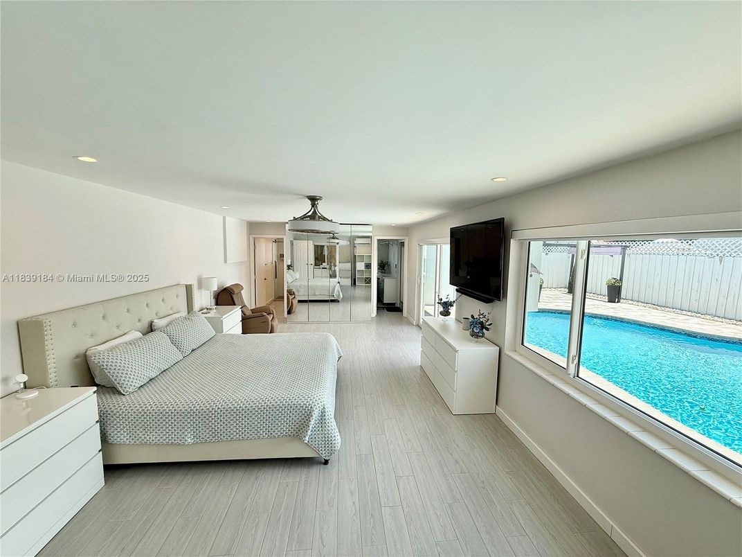 Bedroom, Interior, Recessed Lighting, Water, Wood Texture Flooring