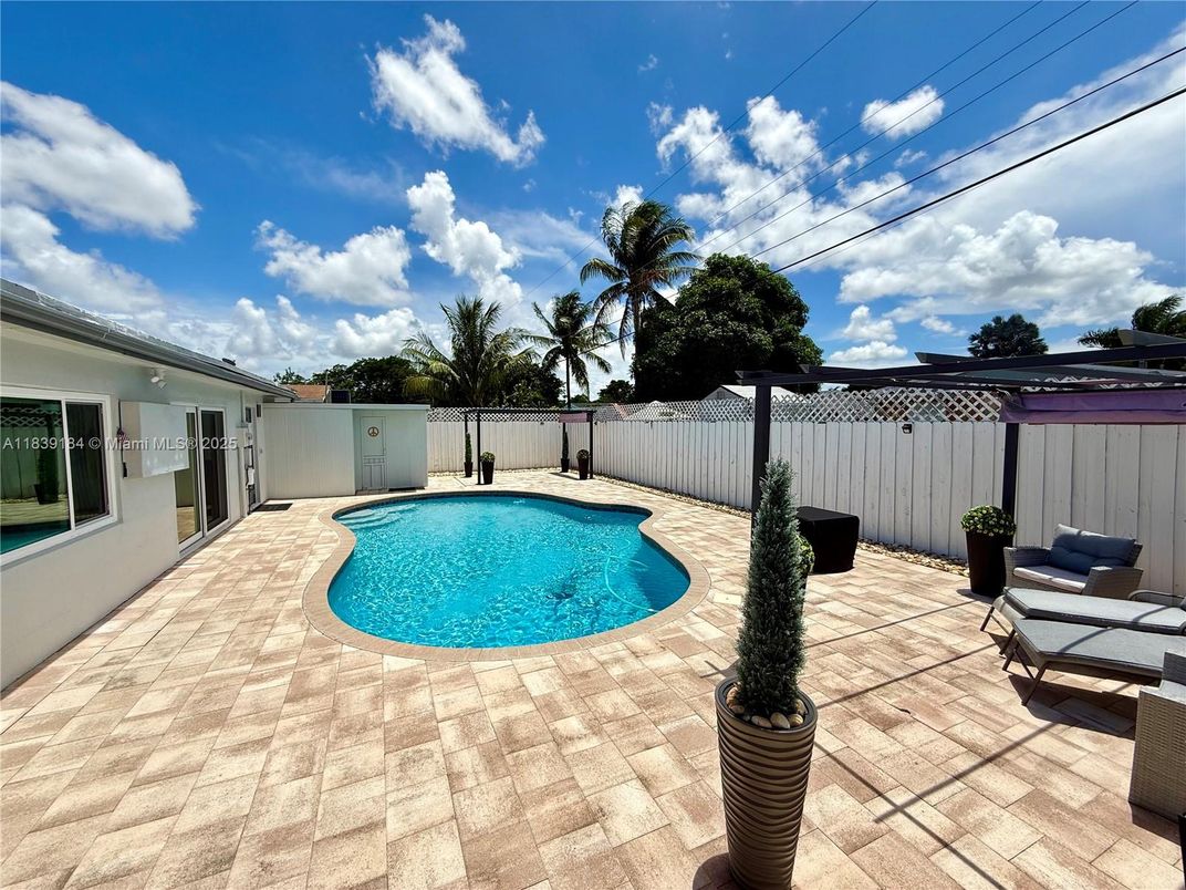Exterior, Pool