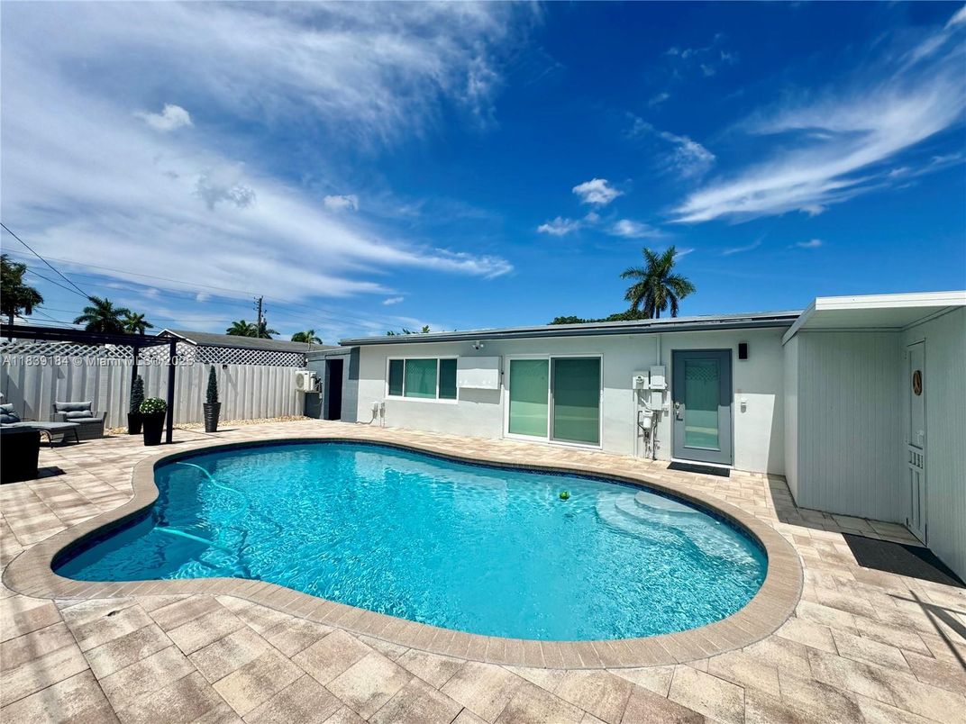 Exterior, Pool