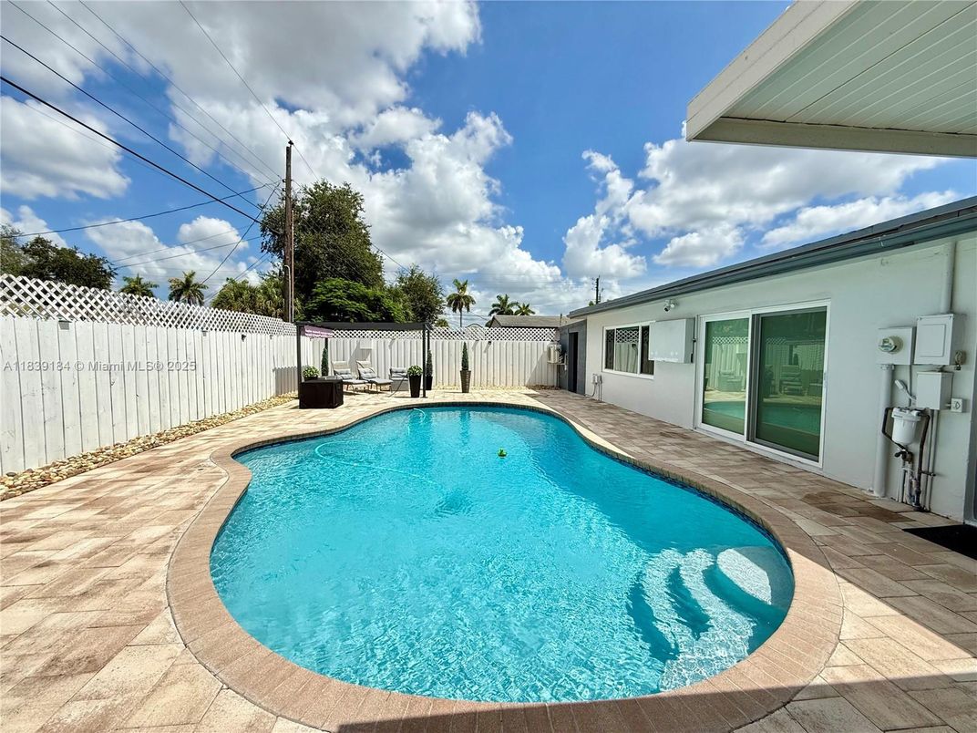 Exterior, Pool