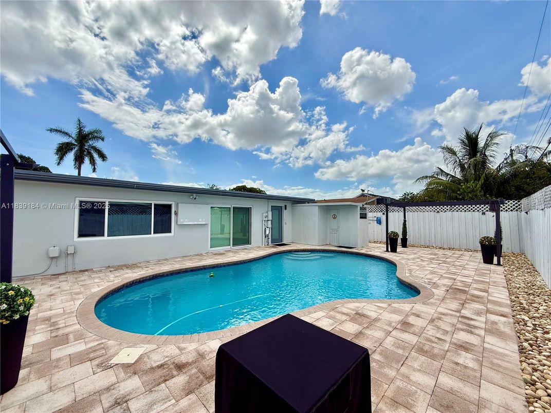 Exterior, Pool