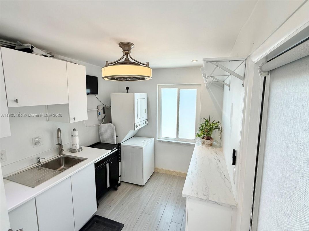 Interior, Kitchen, Recessed Lighting, Washer, Wood Texture Flooring