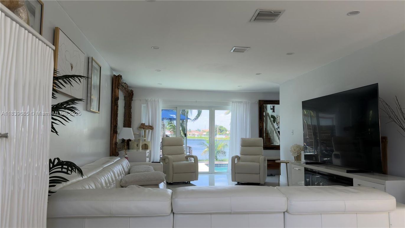Interior, Living room, Recessed Lighting, Water
