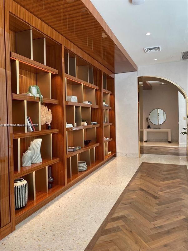 Interior, Recessed Lighting, Wood Texture Flooring