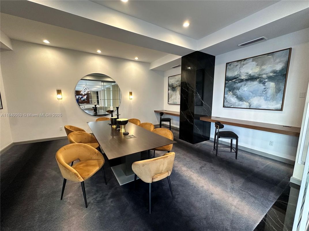 Dining room, Interior, Recessed Lighting