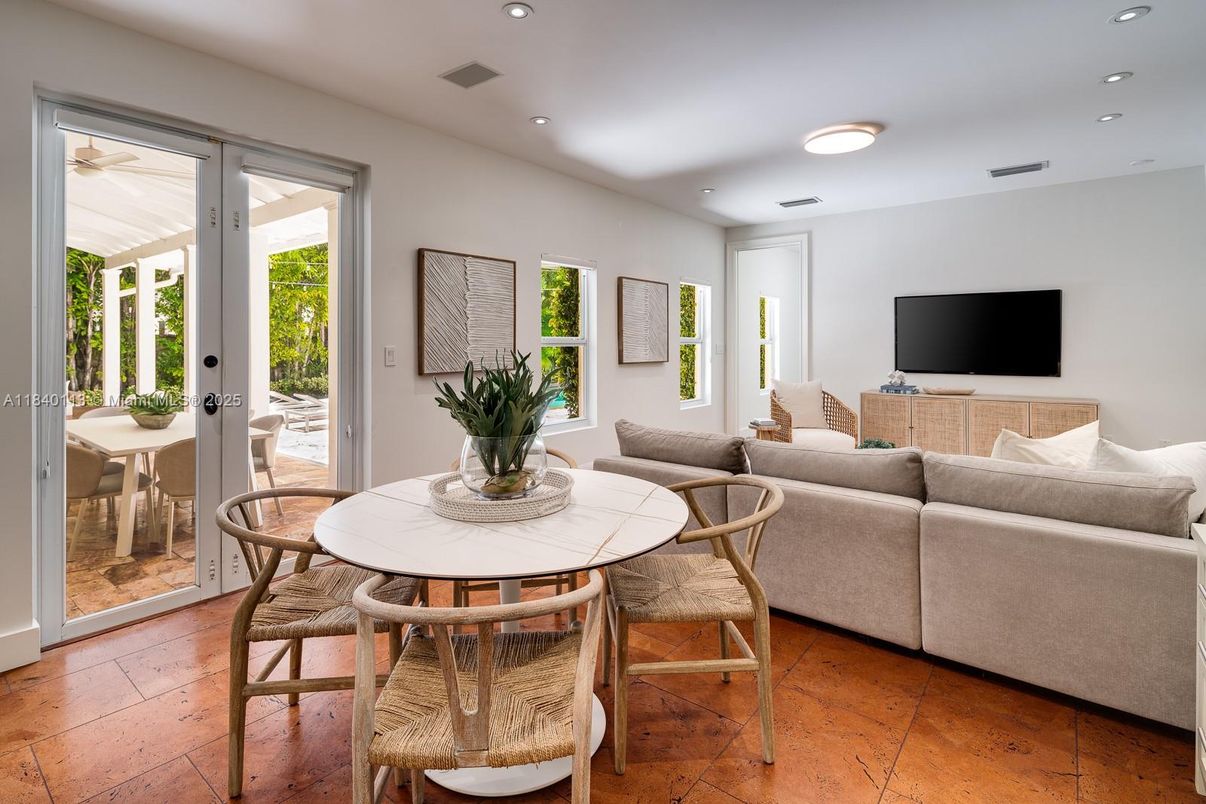 Dining room, Interior, Living room, Recessed Lighting