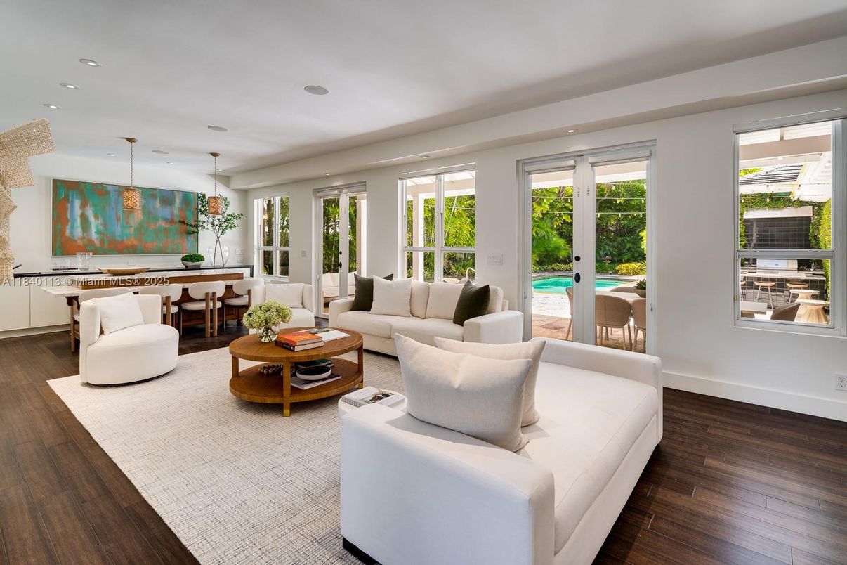 Dining room, Interior, Living room, Pendant Lights, Recessed Lighting, Wood Texture Flooring