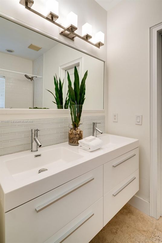 Bathroom, Dual Sink Vanities, Interior
