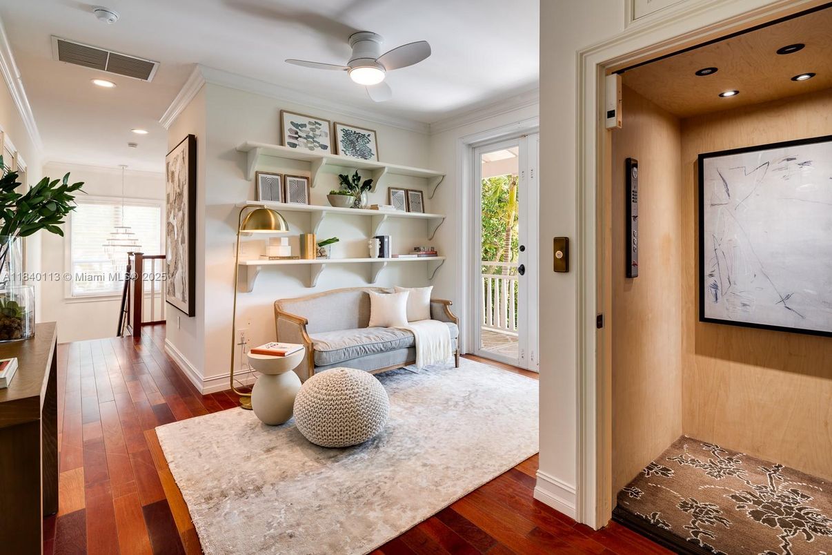 Interior, Recessed Lighting, Wood Texture Flooring