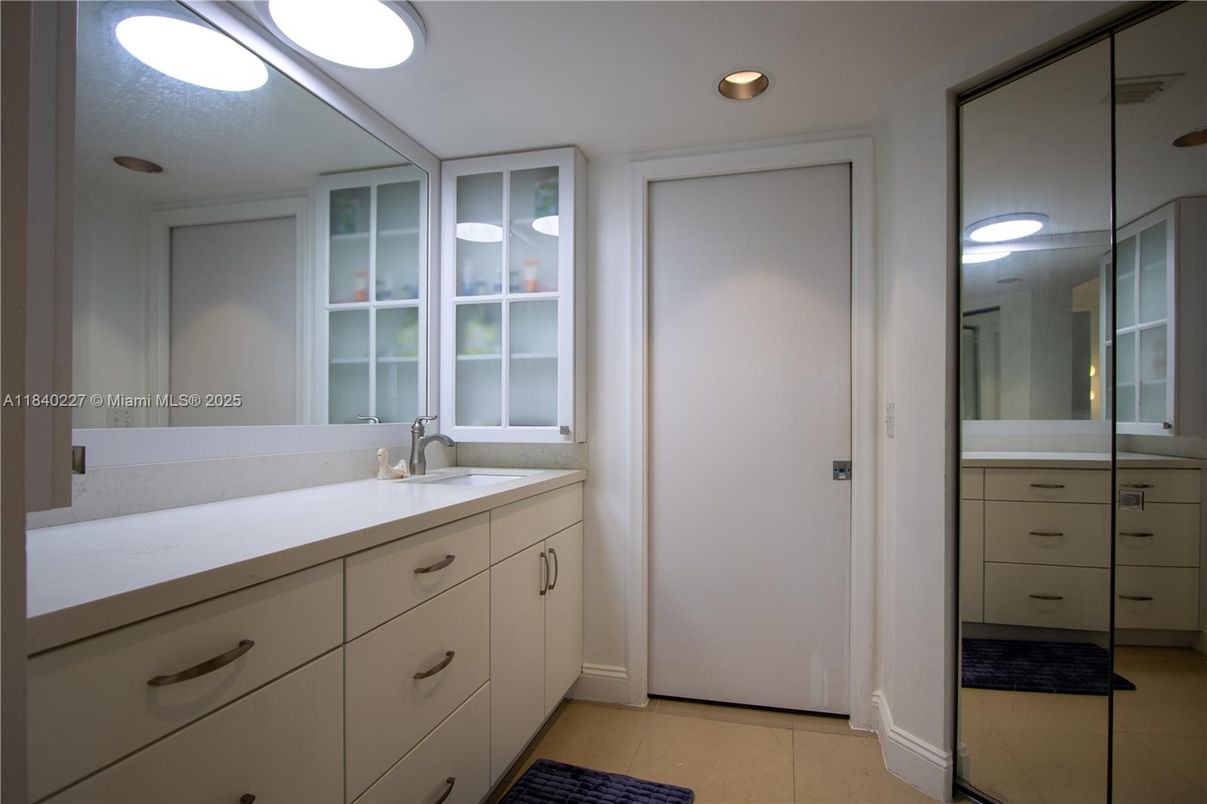 Bathroom, Interior, Recessed Lighting