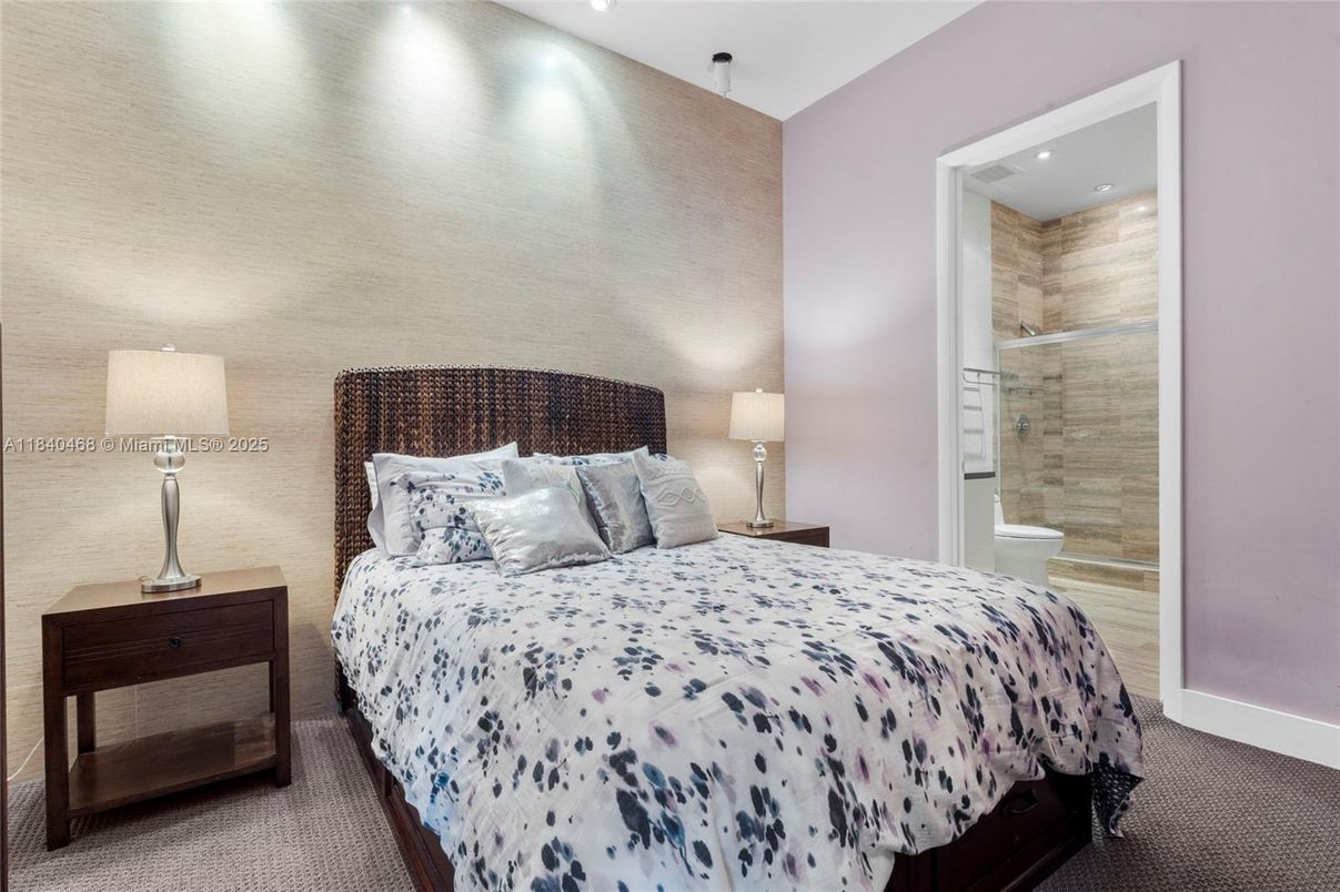 Bathroom, Bedroom, Glass Shower, Interior, Recessed Lighting
