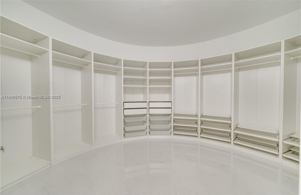 Interior, Walk-in Closets