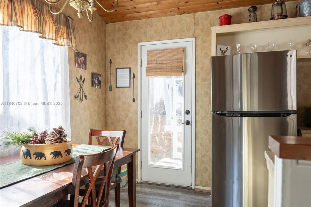 Dining room, Interior, Kitchen, Stainless Steel Appliances, Wood Texture Flooring