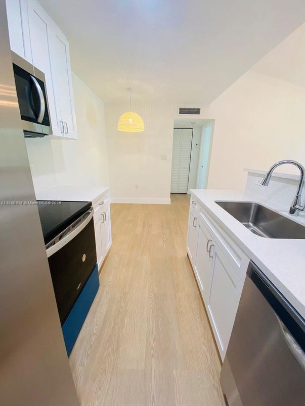Interior, Kitchen, Pendant Lights, Wood Texture Flooring