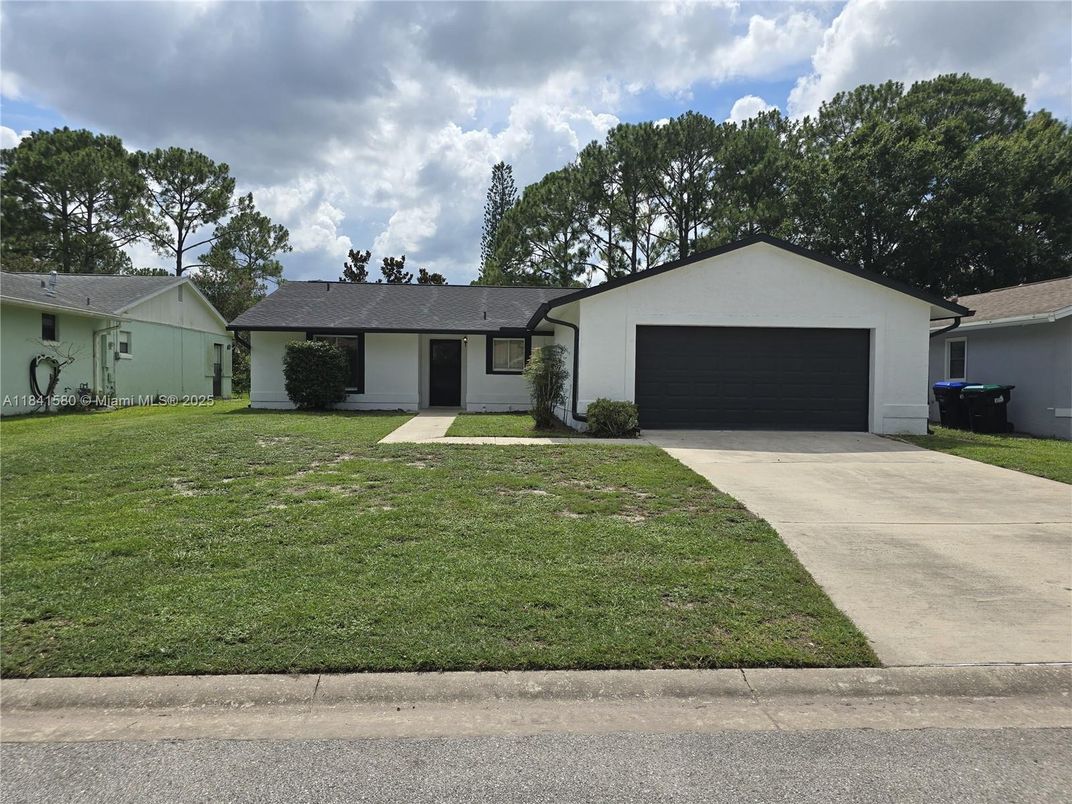 Attached, Exterior, Facade, Ranch
