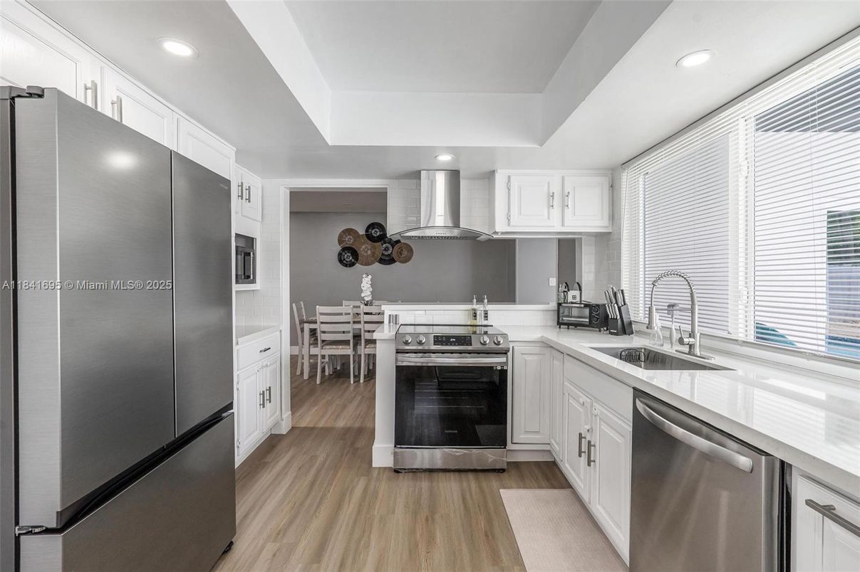 Dining room, Interior, Kitchen, Recessed Lighting, Stainless Steel Appliances, Wood Texture Flooring
