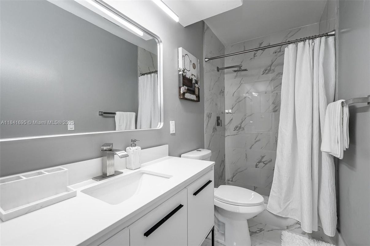 Bathroom, Interior, Marble, Marble Walls