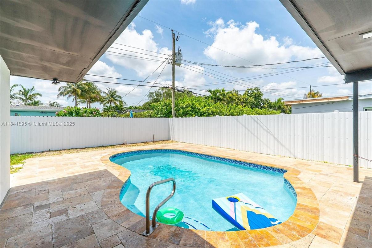Exterior, Pool