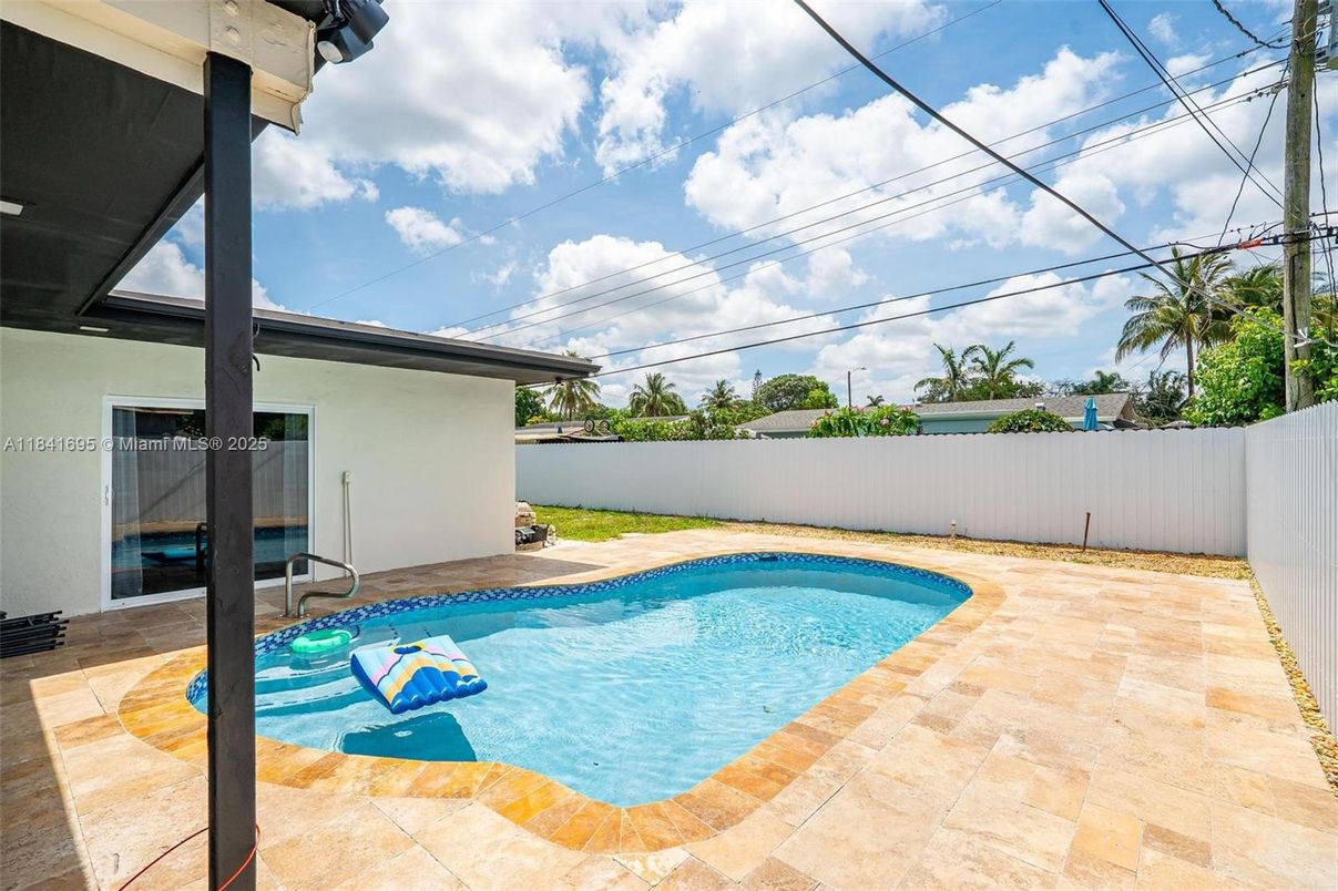 Exterior, Pool