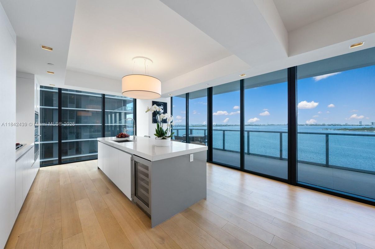 Interior, Recessed Lighting, Water, Wood Texture Flooring