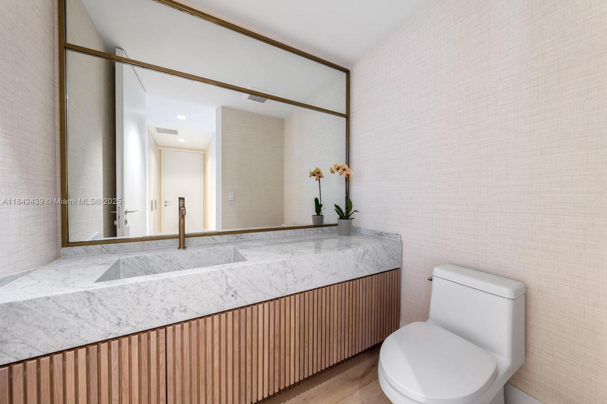 Bathroom, Interior, Recessed Lighting, Wood Texture Flooring