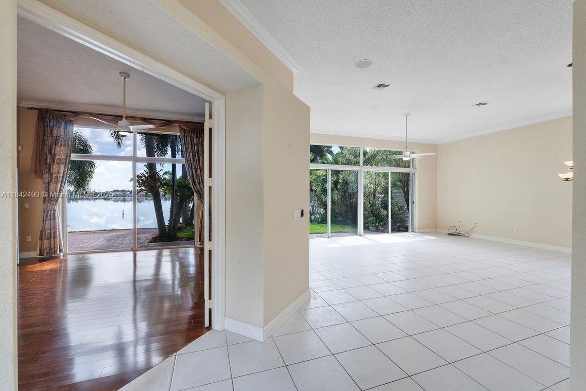 Empty room, Interior, Pendant Lights, Wood Texture Flooring