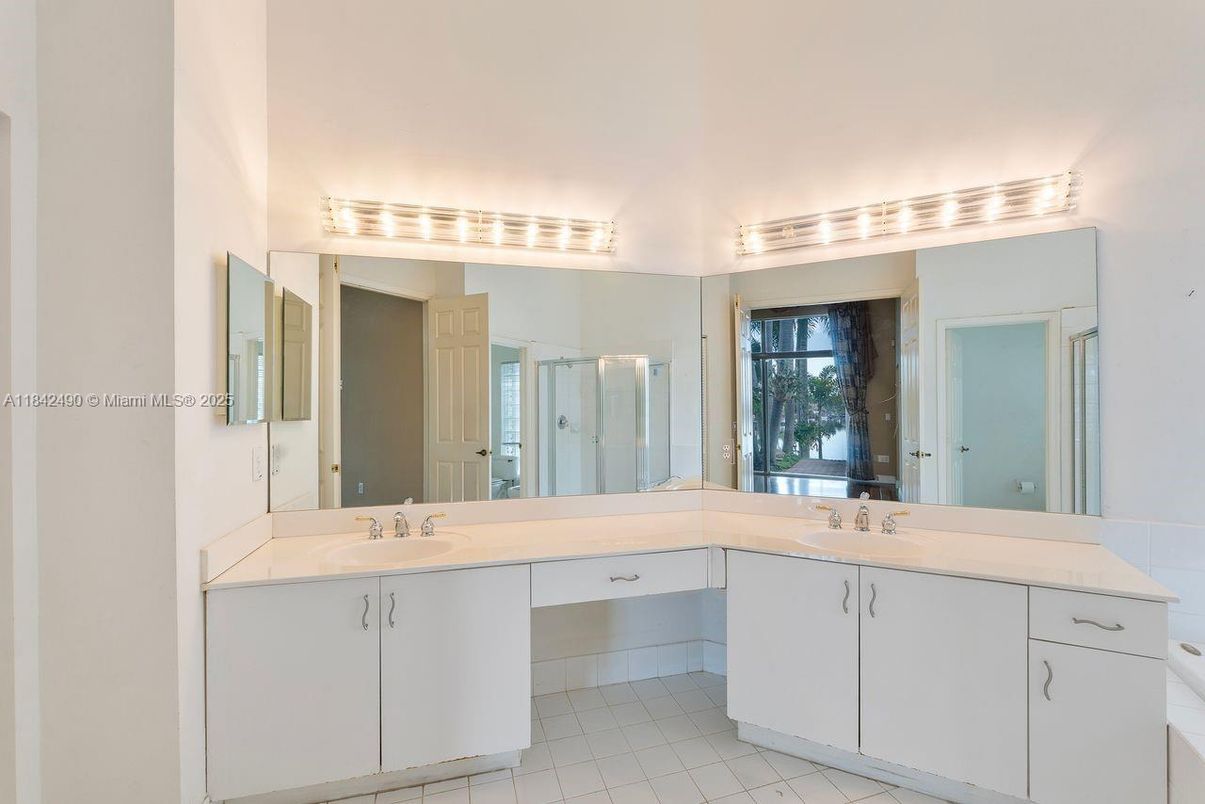 Bathroom, Dual Sink Vanities, Interior