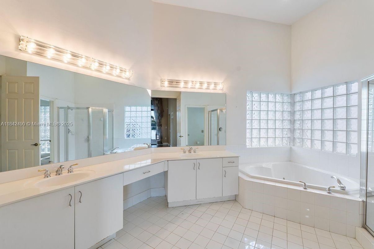 Bathroom, Dual Sink Vanities, Interior