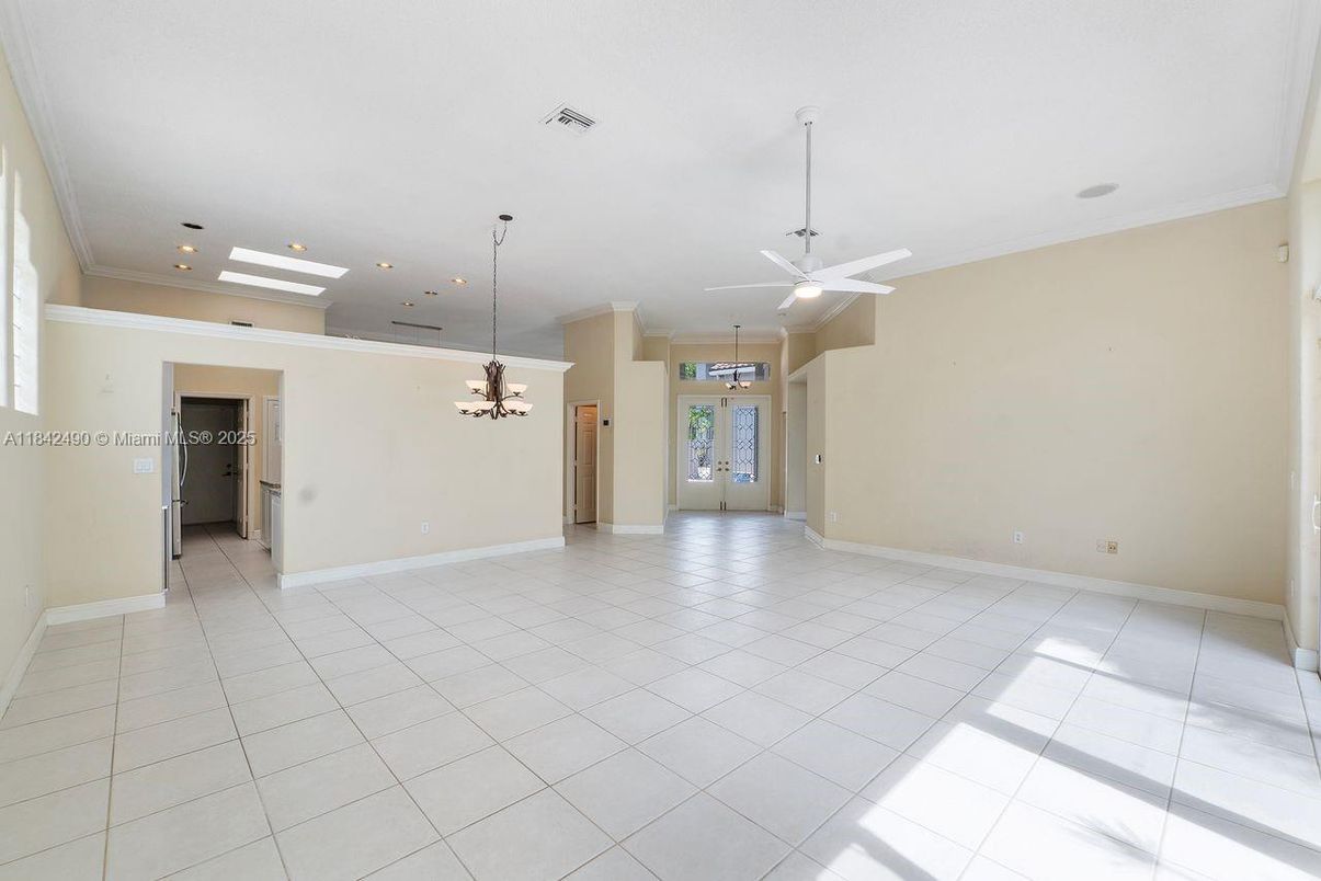 Empty room, Interior, Recessed Lighting