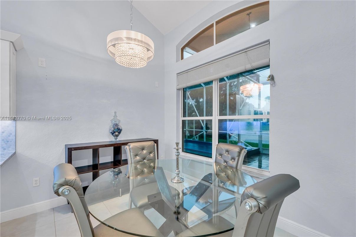 Chandelier, Dining room, Interior