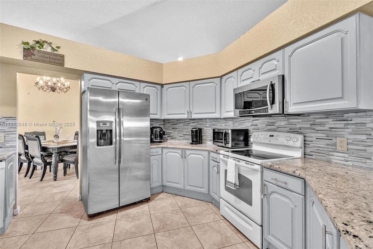 Dining room, Interior, Kitchen, Recessed Lighting, Stainless Steel Appliances