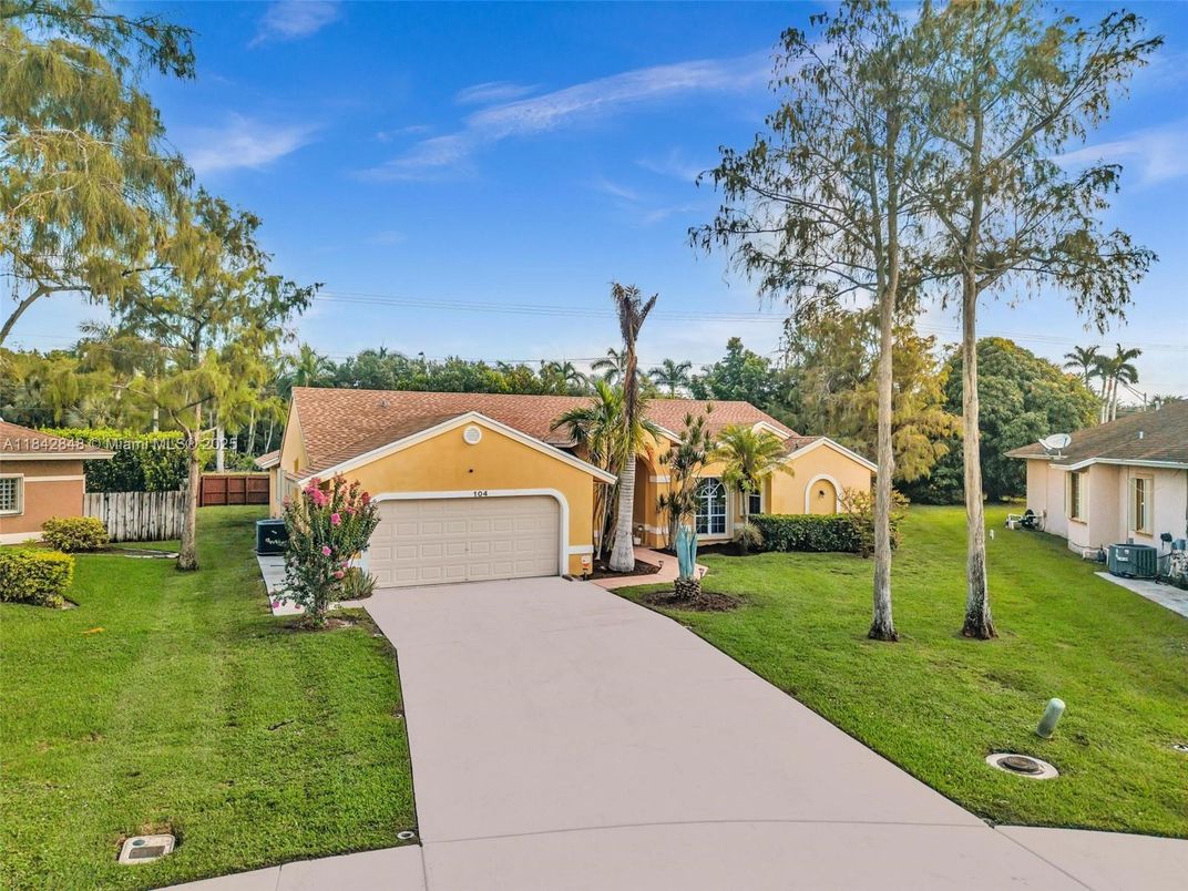 Attached, Backyard, Exterior, Facade, Mediterranean