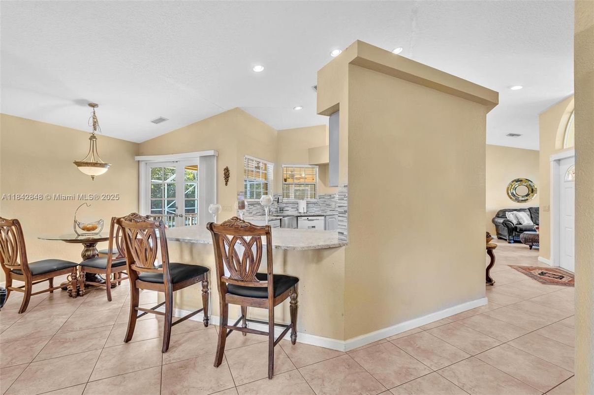 Dining room, Interior, Pendant Lights, Recessed Lighting