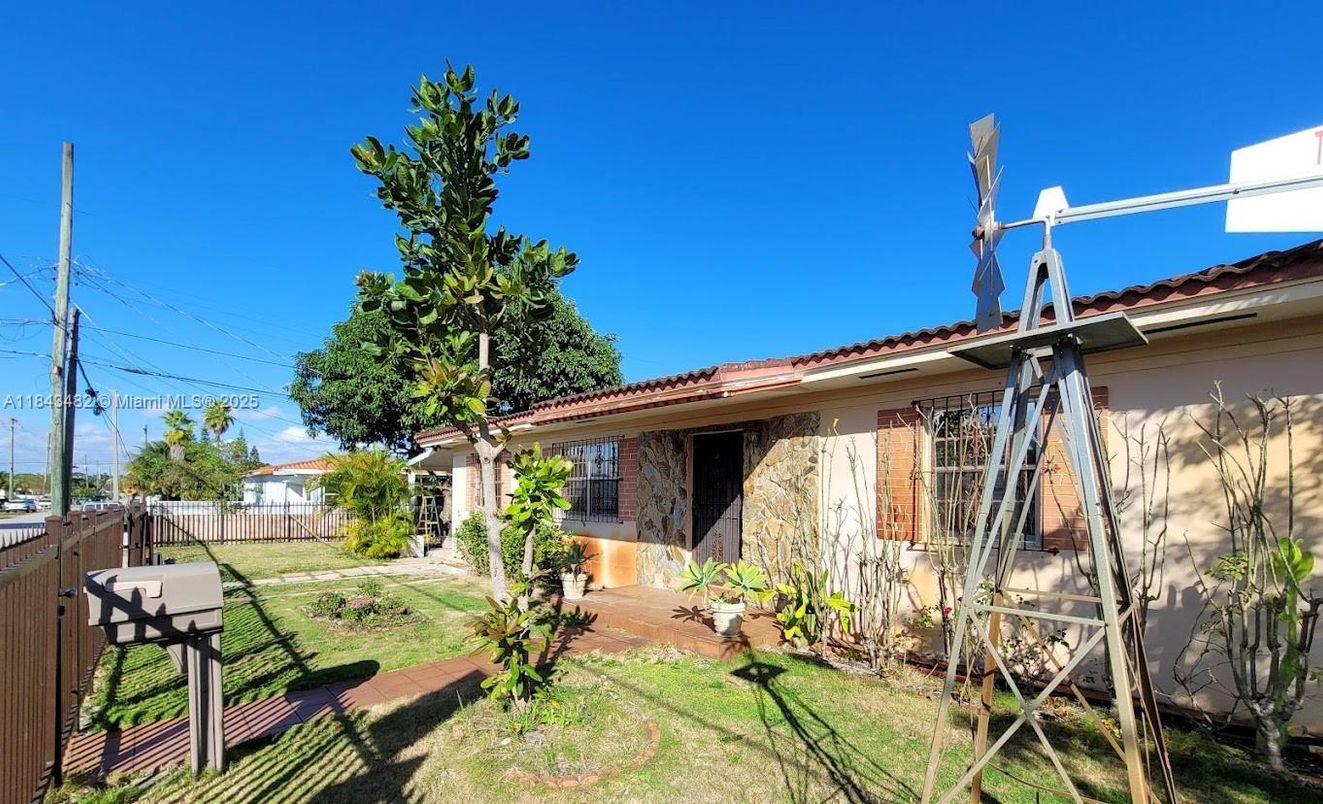 Backyard, Exterior
