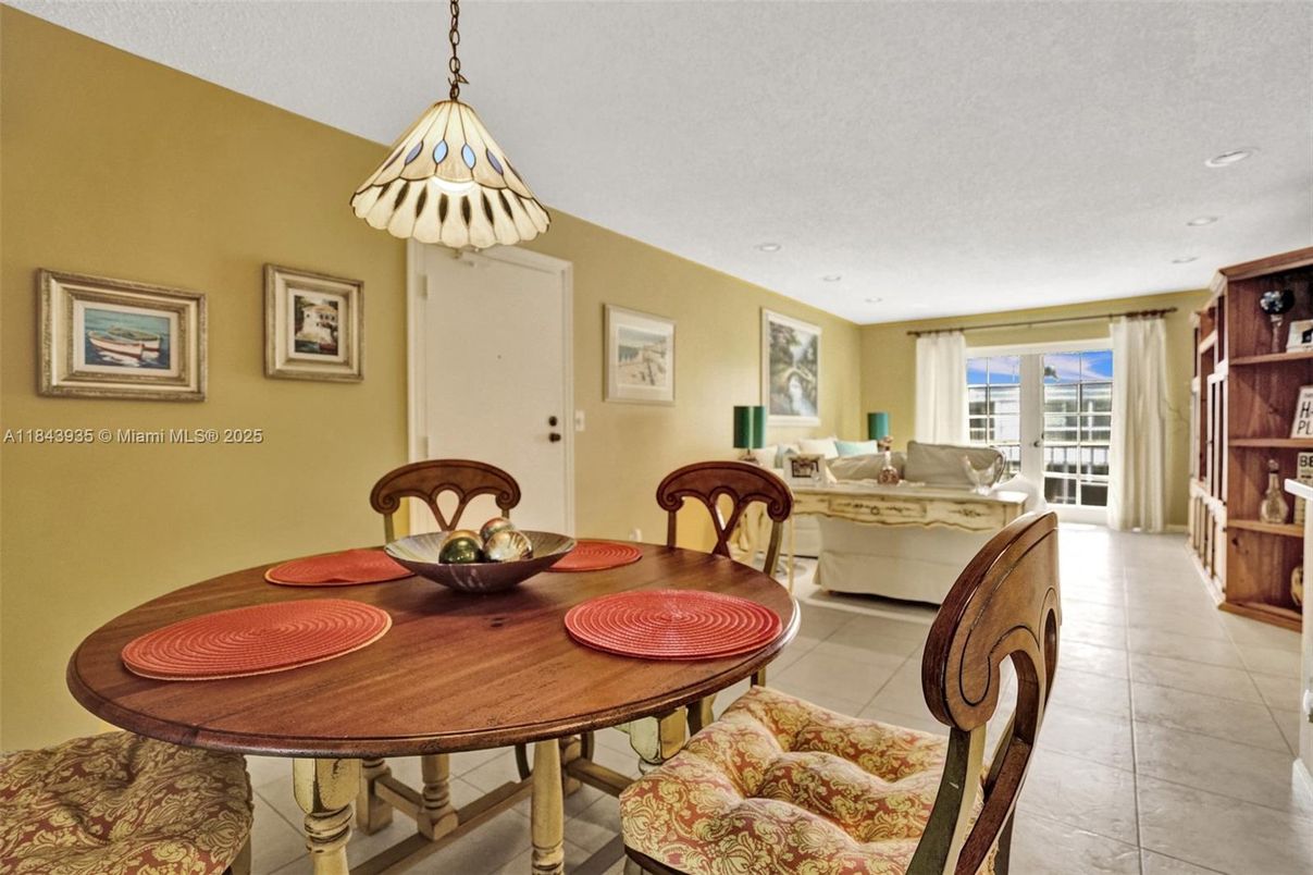Dining room, Interior, Living room, Pendant Lights, Recessed Lighting