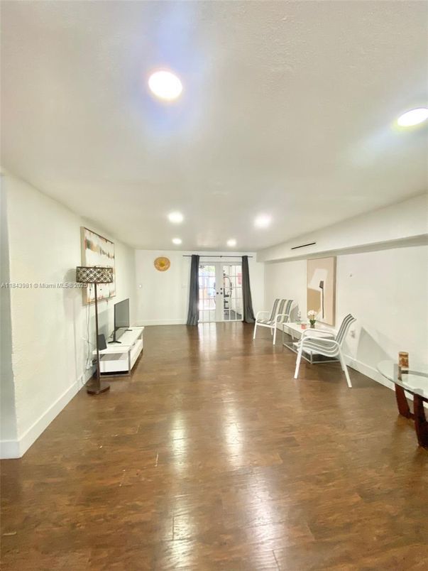 Interior, Recessed Lighting, Wood Texture Flooring