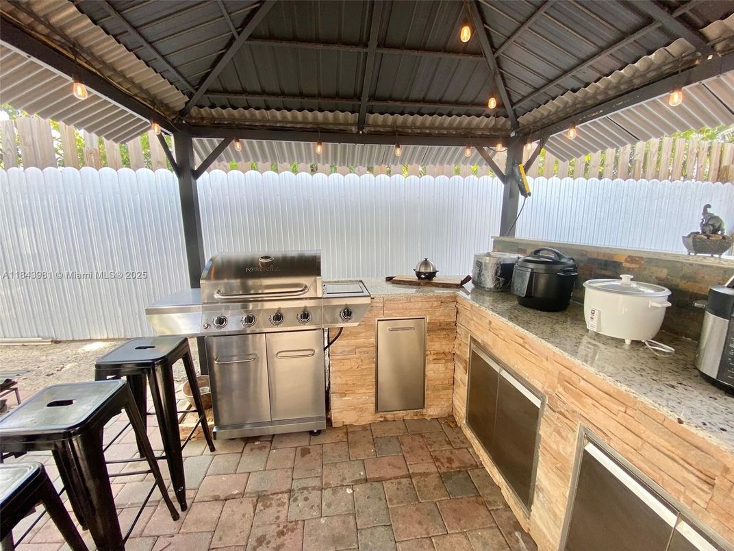Exterior, Outdoor Kitchen