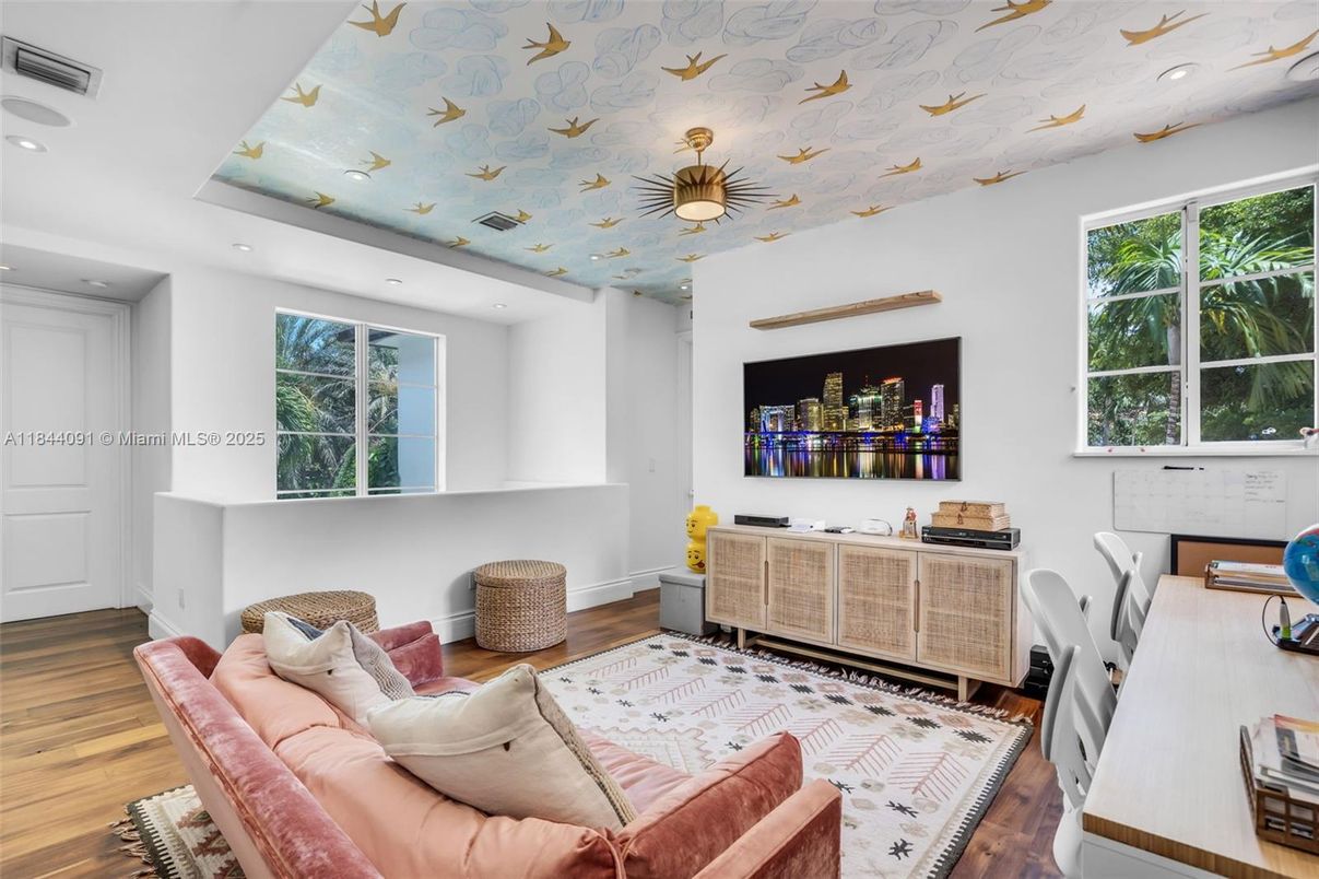 Interior, Living room, Recessed Lighting, Wood Texture Flooring