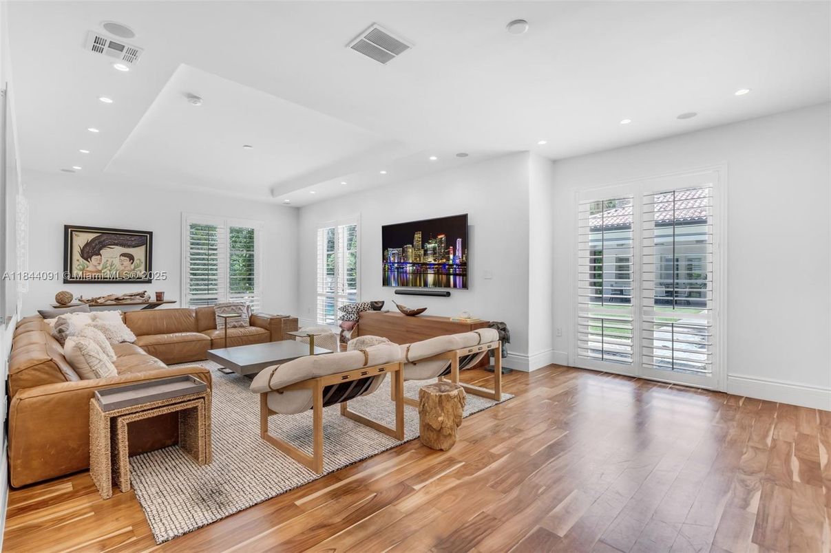 Interior, Living room, Recessed Lighting, Wood Texture Flooring