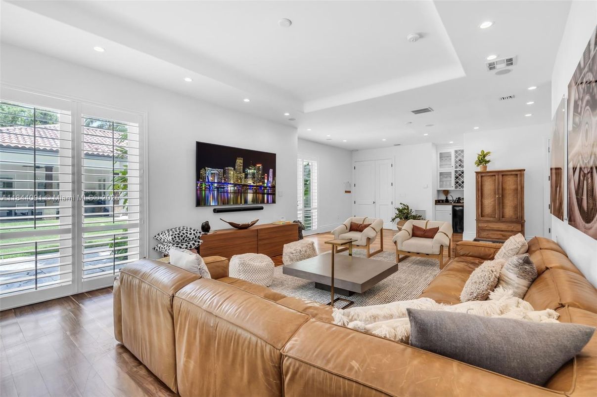 Interior, Living room, Recessed Lighting, Wood Texture Flooring