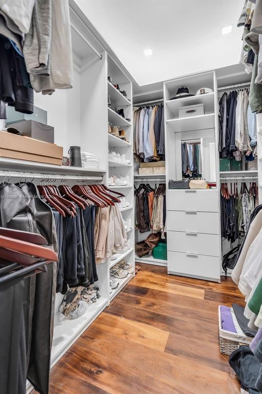 Interior, Walk-in Closets, Wood Texture Flooring