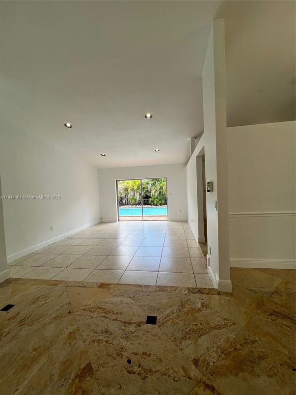 Empty room, Interior, Recessed Lighting