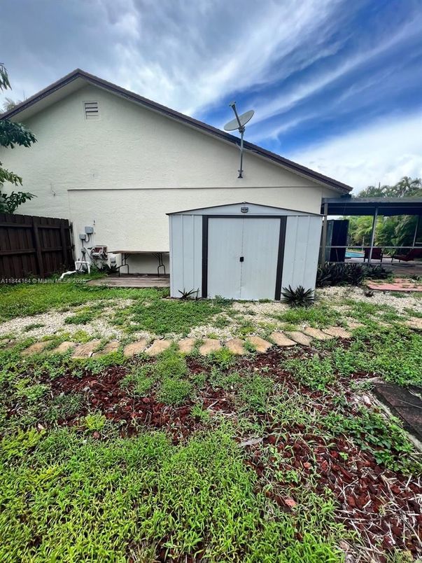 Backyard, Exterior