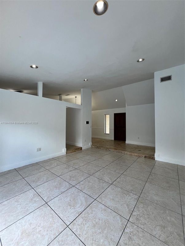 Empty room, Interior, Recessed Lighting